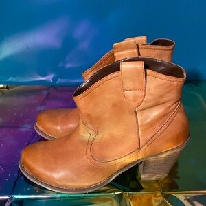 Steve Madden Cognac Bootie Women’s Size 10